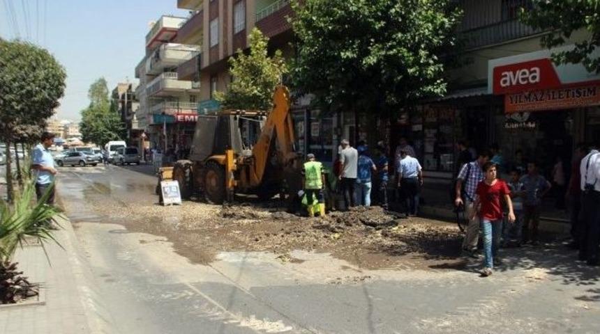 İş Makinesi Doğalgaz Borusunu Deldi