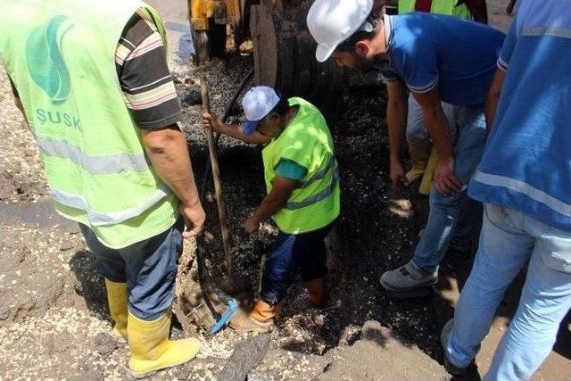 İş Makinesi Doğalgaz Borusunu Deldi