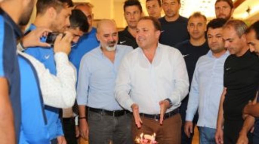 Sedat S&ouml;zl&uuml;&rsquo;ye Doğum G&uuml;n&uuml; S&uuml;rprizi