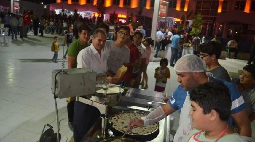 Selendi&rsquo;de Darbe Girişiminde Şehit Olanlar İ&ccedil;in Mevlit Okutuldu