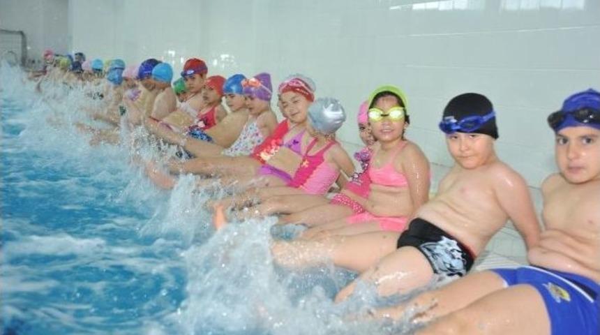 Kepezlileri Serinleten Havuza B&uuml;y&uuml;k İlgi