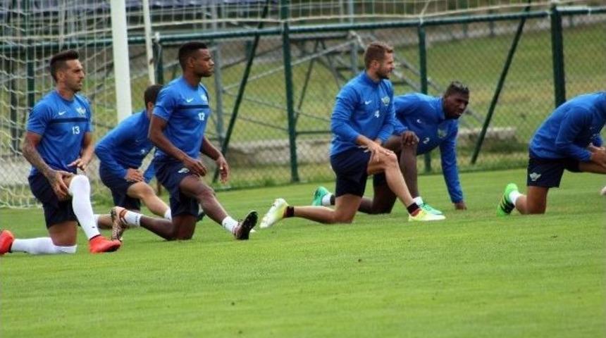 Akhisar Belediyespor 3 Oyuncu İle Masaya Oturuyor