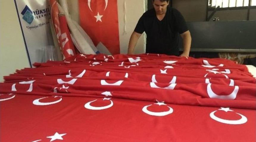 T&uuml;rk Bayrağı Satışında Rekor Artış