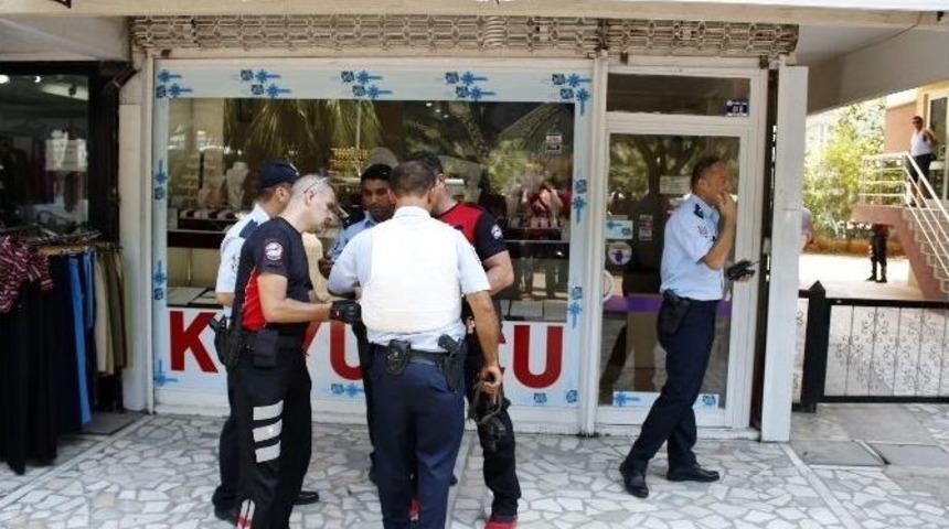 Antalya&rsquo;da Kuyumcuya Polis Baskını