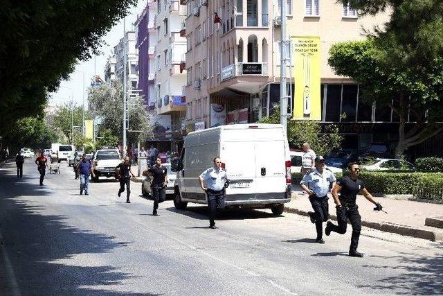 Antalya’da Kuyumcuya Polis Baskını