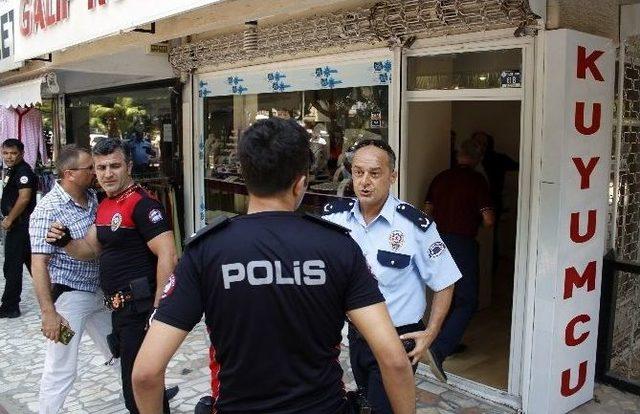 Antalya’da Kuyumcuya Polis Baskını