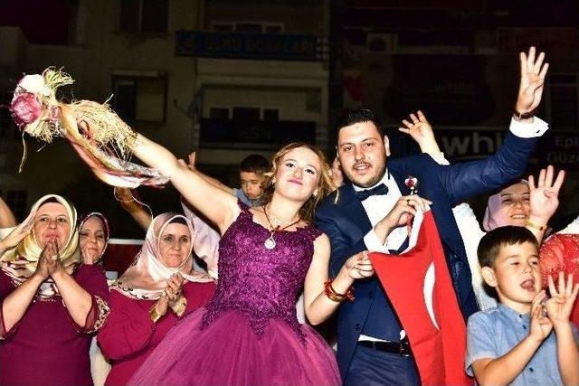 Nişan Töreninden Demokrasi Nöbetine 1