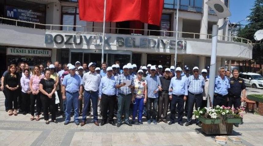 Boz&uuml;y&uuml;k&rsquo;te Darbe Girişimine Tepkiler S&uuml;r&uuml;yor