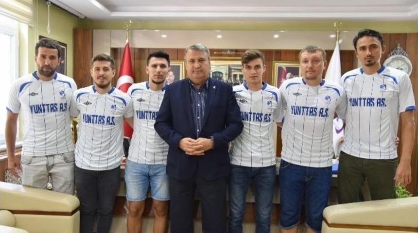 Yunusemre, 6 Futbolcuyu Daha Renklerine Bağladı