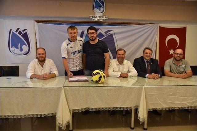 Yunusemre, 6 Futbolcuyu Daha Renklerine Bağladı