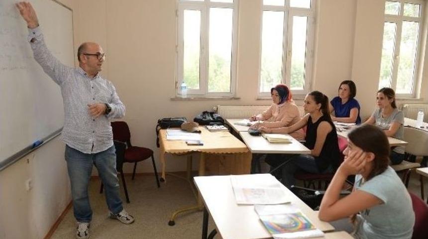 Anne Kız Sınıf Arkadaşı Oldu