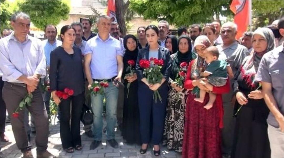 Suru&ccedil;&rsquo;taki Patlamada Hayatını Kaybedenler Anıldı