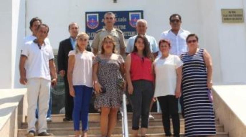 Bodrum&rsquo;da Sanat&ccedil;ı Ege Ve Vatandaşlar Askere Moral Ziyaretinde Bulundu