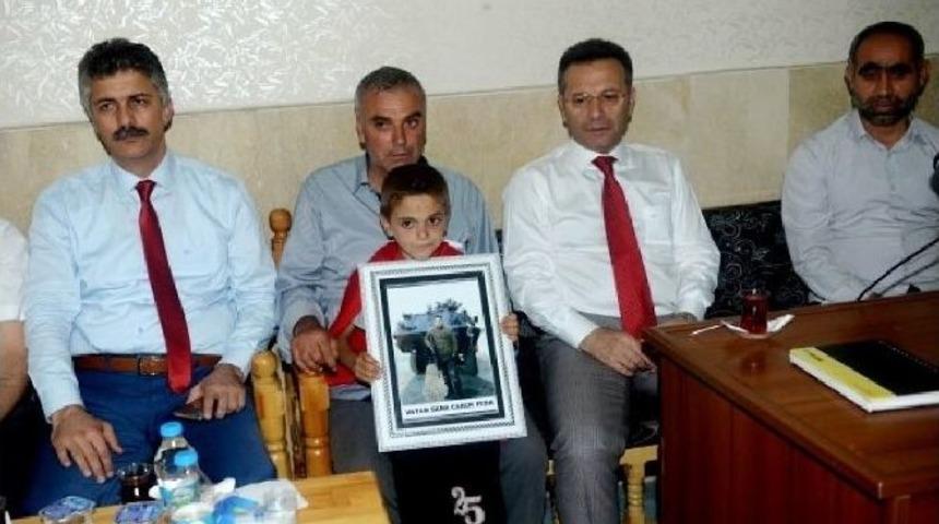Vali Aksoy, Şehit Ailesini Ziyaret Etti