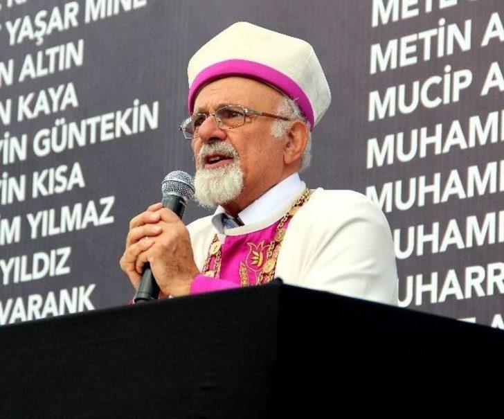 Taksim Meydanı’nda Demokrasi Şehitleri Anıtı’na Karanfil Bırakıldı G4