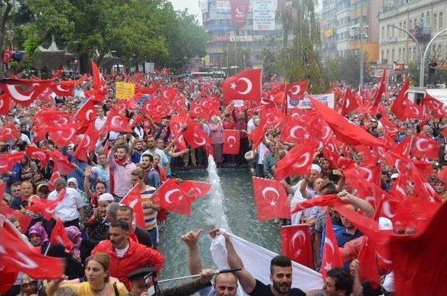 Trabzon’da “milli İradeye Ve Demokrasiye Sahip Çık Yürüyüşü