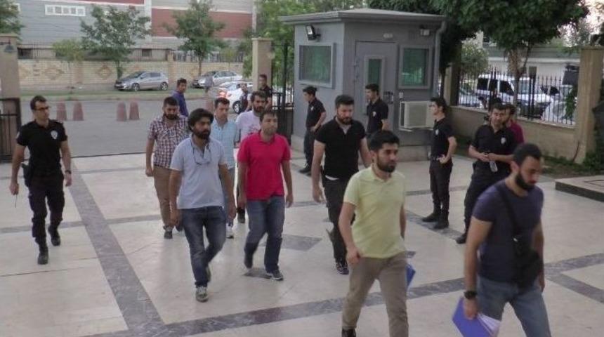 G&ouml;zaltına Alınan Kaymakam Ve 26 Polis Adliyeye Sevk Edildi