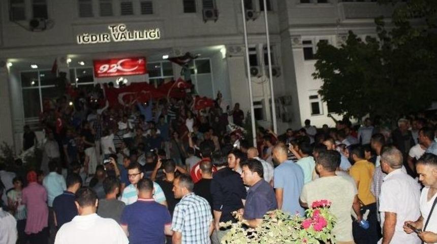 Iğdır&rsquo;da Vatandaşlar Demokrasi N&ouml;betinde