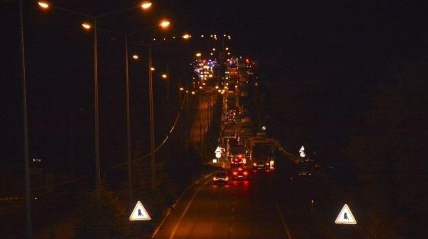 B&ouml;l&uuml;nm&uuml;ş Yolda Ters Yola Girip Otob&uuml;se &Ccedil;aptı