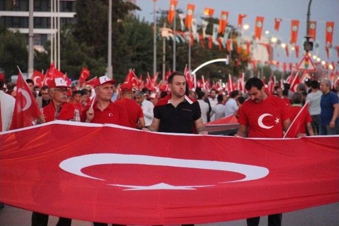 Edirne&rsquo;de Demokrasi N&ouml;betinde Meydanlarda İnsan Seli