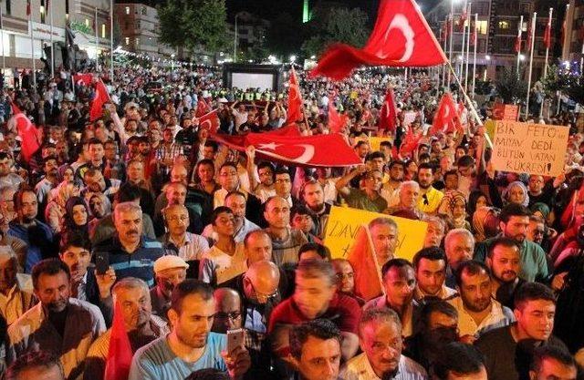 Safranbolu’da Binlerce Kişi ‘demokrasi Yürüyüşü’ Yaptı