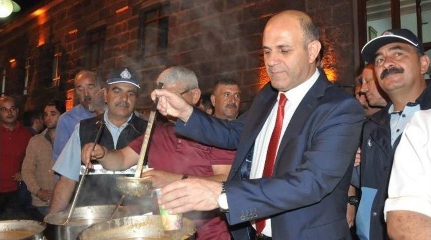 Demokrasi N&ouml;betinde &Ccedil;orbalar Kars Belediyesi&rsquo;nden