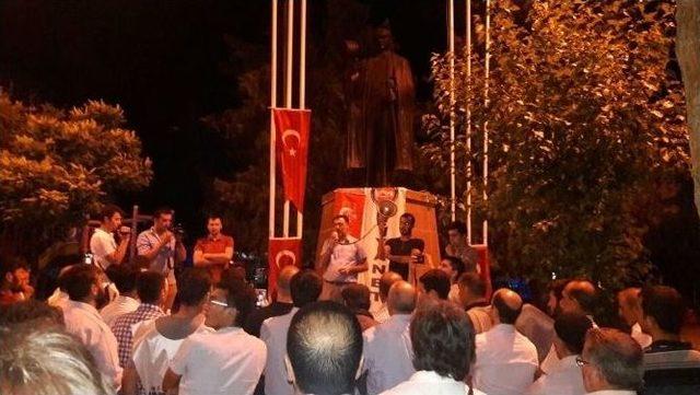 Tuzluca İl&ccedil;esinde Vatandaşlar Sokağa İndi 1