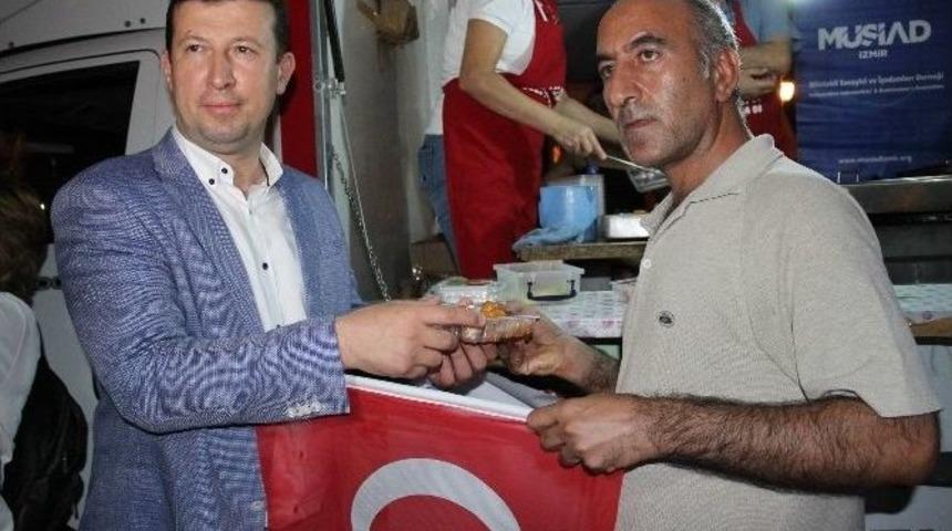 M&uuml;siad İzmir Demokrasi N&ouml;bet&ccedil;ilerini Yalnız Bırakmadı