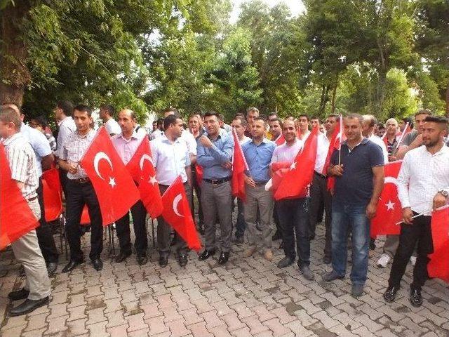 Malazgirt’te Demokrasi İçin Resmi Tören