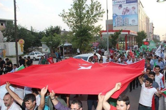 Van’da Darbe Girişimine Tepki Yürüyüşü