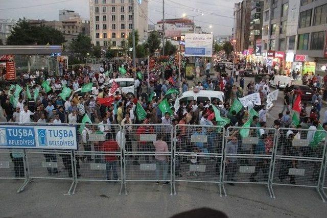 Van’da Darbe Girişimine Tepki Yürüyüşü