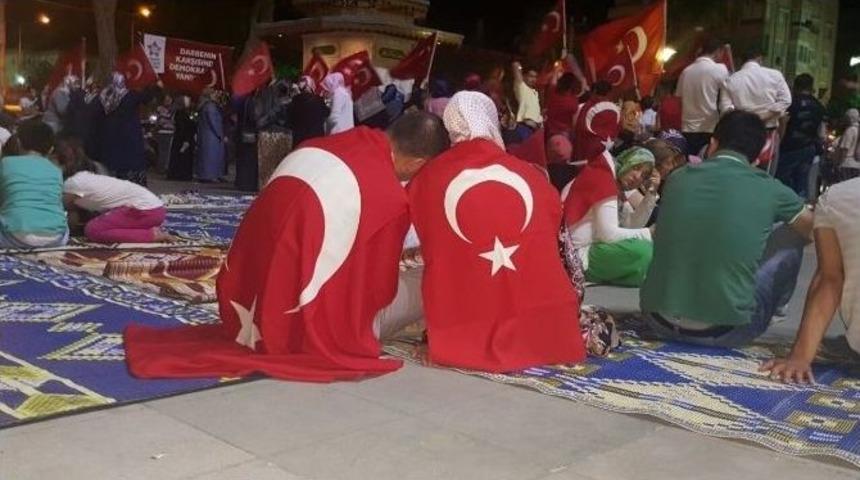 Demokrasi N&ouml;beti Devam Ediyor