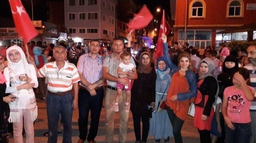 Demokrasi N&ouml;betine Suriyelilerden Destek