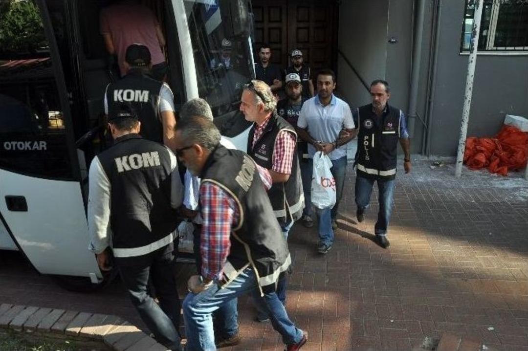 İzmir&rsquo;de 12 Asker Daha Adliyeye Sevk Edildi