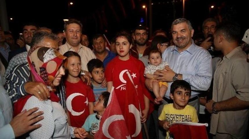 Demokrasi N&ouml;betinin K&uuml;&ccedil;&uuml;k Neferleri