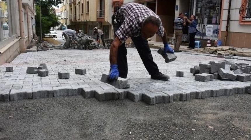 S&uuml;leymanpaşa Belediyesi&rsquo;nin Yol Ve Kaldırım Yapım &Ccedil;alışmaları Devam Ediyor