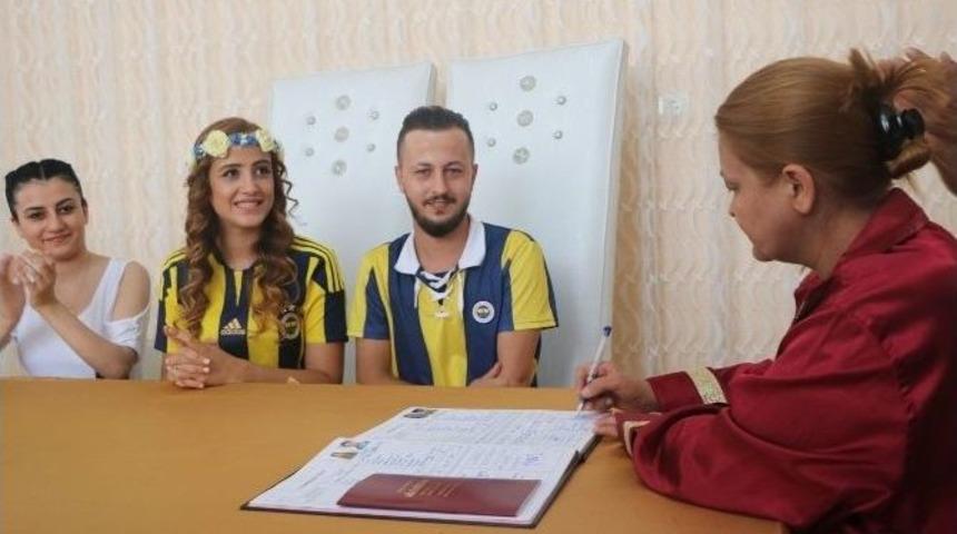 Nikah Masasına Fenerbah&ccedil;e Forması İle Geldiler