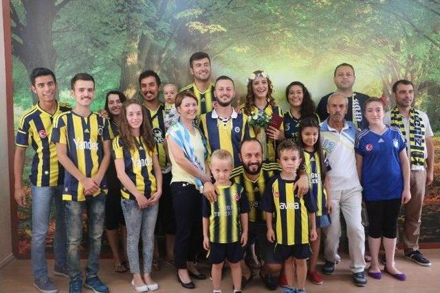 Nikah Masasına Fenerbahçe Forması İle Geldiler