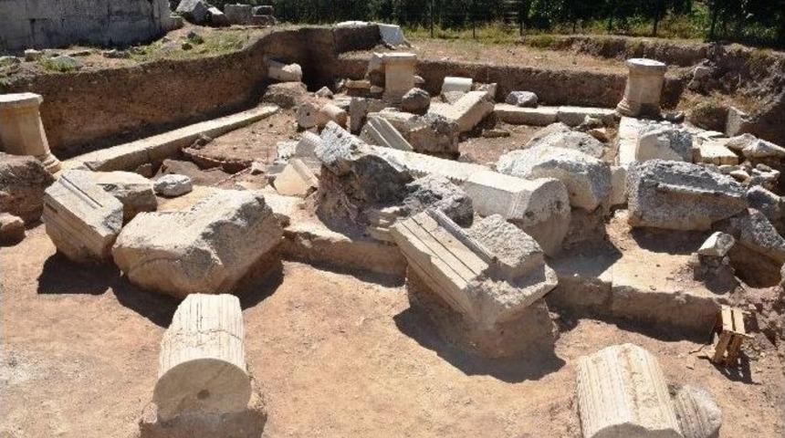 Antik Tiyatro G&uuml;n Y&uuml;z&uuml;ne &Ccedil;ıkıyor