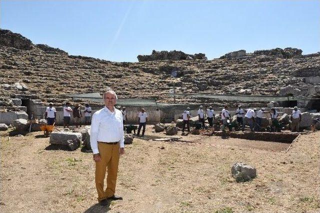 Antik Tiyatro Gün Yüzüne Çıkıyor