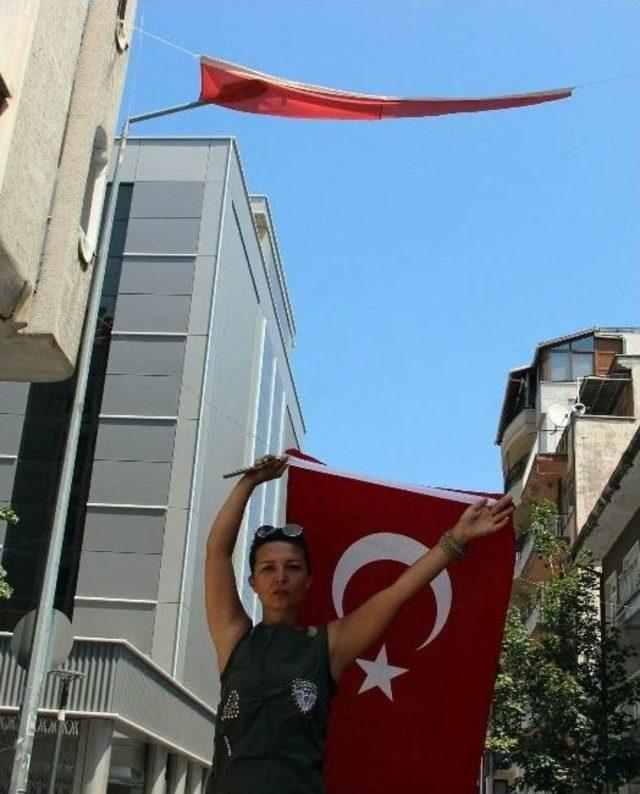 (özel Haber) Türk Bayrağı’na Çirkin Saldırı İddiası