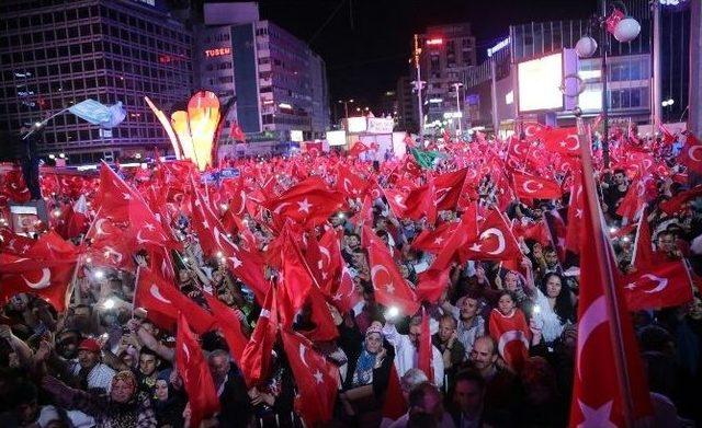 Gençlik Ve Spor Bakanı Kılıç, Ankara’da Demokrasi Nöbetine Katıldı