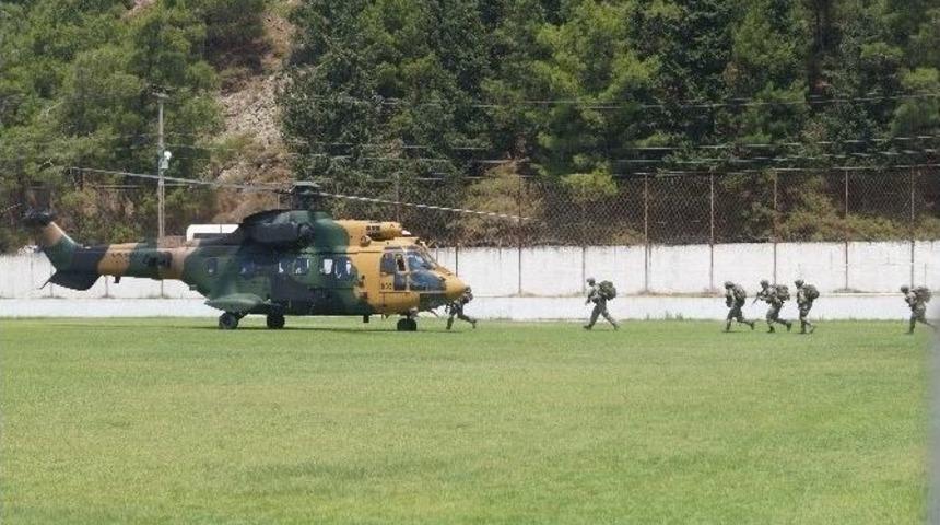 Darbeci 3 Komandonun G&ouml;r&uuml;ld&uuml;ğ&uuml; B&ouml;lgeye Sevkiyat Yapıldı