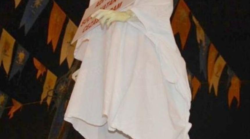 Birecik&rsquo;te Fethullah G&uuml;len&rsquo;in Maketini Astılar