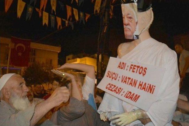 Birecik’te Fethullah Gülen’in Maketini Astılar