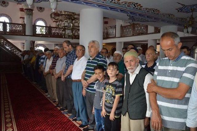 Niksar’da Demokrasi Şehitleri İçin Gıyabi Cenaze Namazı