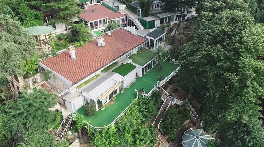 Adnan Oktar'a ilk ceza! Kaçak yapıları için yıkım kararı