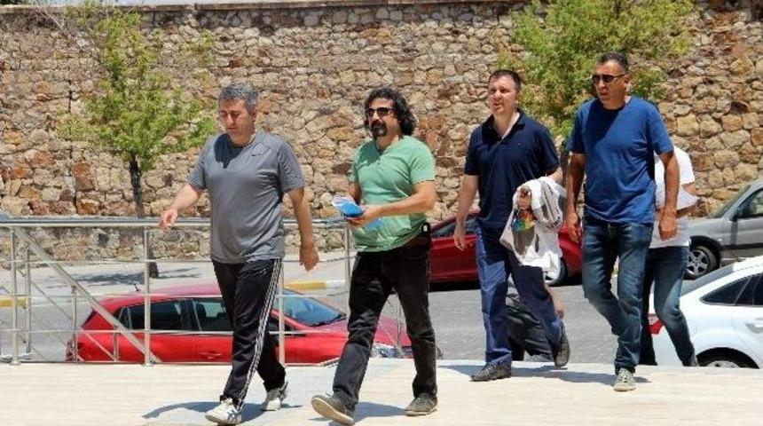 G&ouml;zaltına Alınan Vali Yardımcısı Ve Kaymakam Adliyeye Sevk Edildi