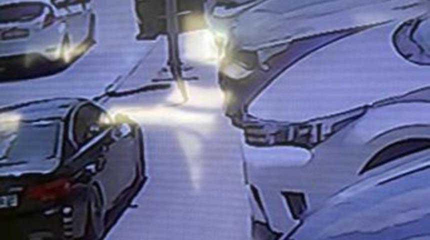 Kadık&ouml;y&rsquo;de L&uuml;ks Otomobile Silahlı Saldırı Kamerada