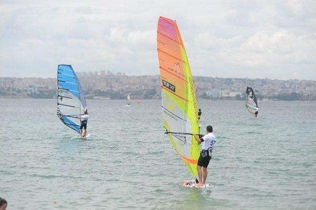 Rüzgar Sörfünde İlk Gün Heyecanı Geride Kaldı